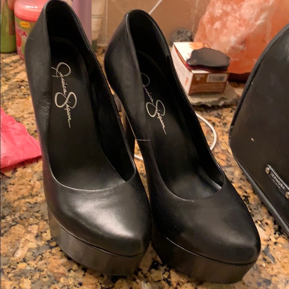 Jessica Simpson stilettos